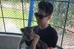 斗鱼钱小佳为什么火？靠家底买红的吗