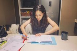 曾之乔解放比基尼照 网惊穿反了秀什么