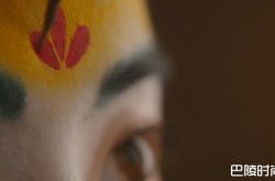 花木兰刘亦菲额黄妆让很多人看懵 为啥脸上画华为logo