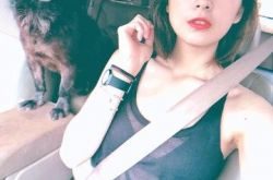 阿喜深V透视装太辣 黑色Bra露出来了