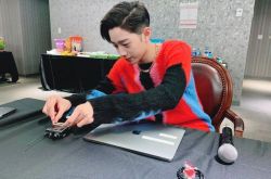 赖冠霖是不是喜欢男生？与朴志训传出绯闻是怎么回事