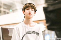 黄明昊是单亲吗?黄妈妈假借慈善圈钱是怎么回事