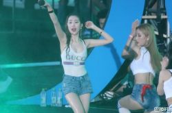 宣美上围太丰满 遭网上疯传动手脚隆胸