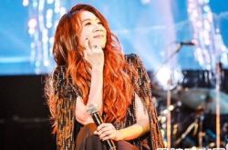 文青女神变小三 陈绮贞深夜激吻已婚中年男