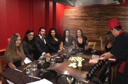 澳洲土豪Travers Beynon妻妾成群 引众怒女儿却力挺