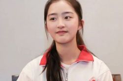 邓恩熙胸怎么那么大 小小年纪发育过早是怎么回事