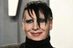 玛丽莲·曼森是男的女的 招牌烟熏妆跑趴又红了