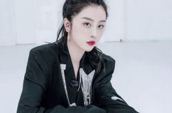 赵小棠家境父母做什么的 爆多处房产家境优越