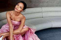 桑迪·牛顿黑历史 18岁试镜摸自己被导演炫耀