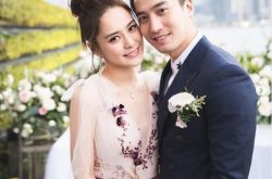 阿娇赖弘国离婚了吗？结婚不到两年手上没婚戒