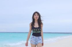 郭书瑶趴地上热舞 自曝比较喜欢女生