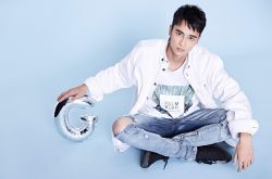 高旻睿为什么不演戏了 为拍作品一夜白头怎么回事