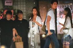 周晓涵甩了周孝安 甜勾肌肉男星爆无缝接轨玩亲亲