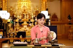 方季惟没有结婚吗？苦背父债9000万53岁习佛未婚