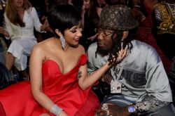 Cardi B隆乳前少女旧照曝光 19岁开始整形罩杯狂升级