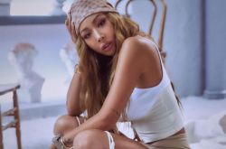 Jessi为什么爆红？整形又隆乳率直性格