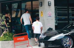 霍建华爆分居林心如 揪男教练回新家豪宅