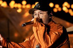 那吾克热再引众怒 《新世代》选手点名怒轰