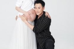 张馨月嫁给身价80亿林峰 晒名牌包被酸钱都是老公给的