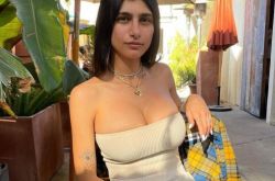 Mia Khalifa遛狗口罩捡大便继续戴真相曝光