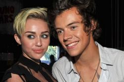 麦莉公开表态想亲吻Harry Styles 他真的长得很帅