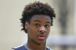 詹皇儿子Bronny点赞Pippen火辣前妻 被网友怼喜欢熟女