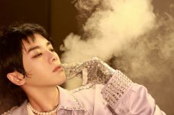 华晨宇抽烟怎么回事 老练叼烟化妆惹议