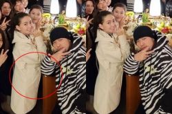 昆凌肚子凸起第3胎？周杰伦还偷修图经纪人回应了