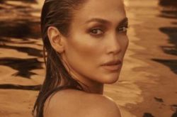 詹妮弗洛佩兹脸蛋被质疑肉毒打过头