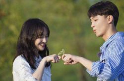 郑爽遭集体切割 求封杀退出演艺圈