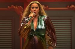 凯蒂佩芮产后大妈现形 为什么瘦不下来呢