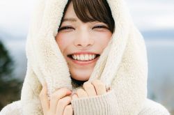 上原亚衣一听惊人价码笑了 复出好像可以考虑