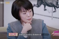 侯佩岑妈妈十指紧扣紧牵女婿 硬抢女儿C位再挨轰