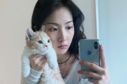 KARA前成员姜知英被日本女社长强逼共浴