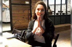 许玮宁被问刘又年是男友还是朋友 4年情疑散独返家