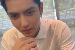 吴亦凡爆包下整厅电影院和长腿妹约会