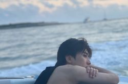 Angelababy闺蜜晒游艇照 爆镜子反射蔡徐坤传绯闻