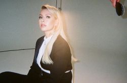 网红Serena Kerrigan抓包男友出轨 