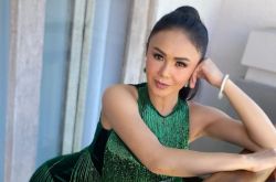 印尼女星Yuni Shara邀儿子一起看片 家庭教育引热议