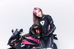 抖音女神痞幼旧照遭起底崩溃 爆年龄千万豪宅全造假