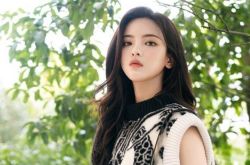 杨超越学历被攻击 霸气回应粉丝爱了