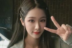 郑奕雯黑历史曝光 亲密搂抱男网红公司开除