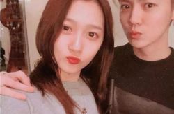 鹿晗深夜回关晓彤北京香闺 爆3个月后领证结婚日期曝光