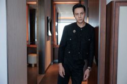 陈伟霆一次同框2个前女友 Angelababy尴尬闪躲