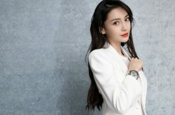 Angelababy缺席黄晓明生日趴 尴尬同台前男友