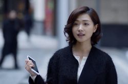 万茜人设塌了是怎么回事？吃饭要助理喂