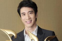 李靓蕾怒揭王力宏性成瘾 还想找人证明太太是疯子