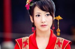 活佛济公陈紫函图片曝光 倒追济公陷入混乱三角恋 