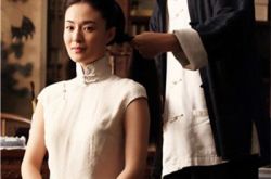 《打狗棍》于越图片格外亮眼 荣登百强榜榜首引收视热潮 