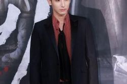 夜行书生李秀赫花絮大公开 白毛鬼身材火辣吸引人 